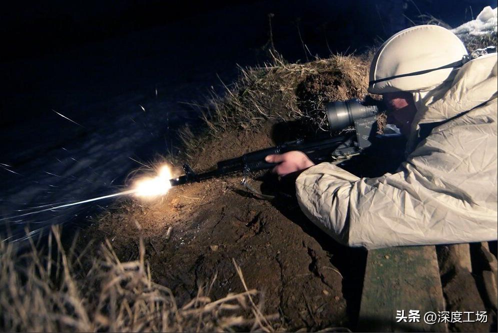 俄军敢死队精彩片段,俄军突击队猛攻乌军阵地