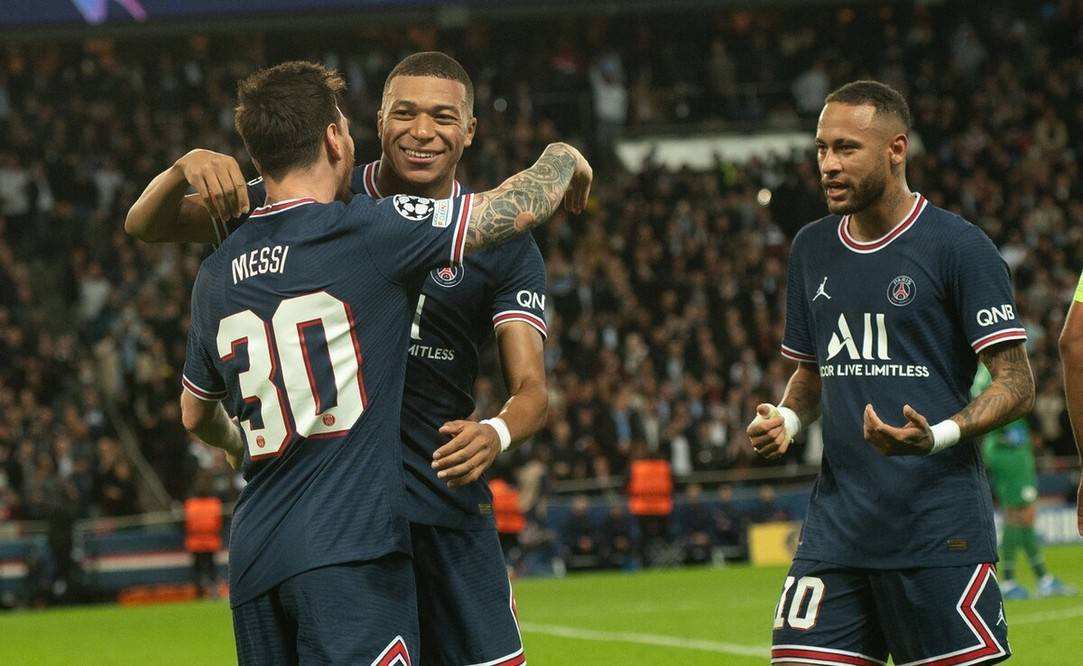 一图证明梅西c罗谁更强,一张图梅西比肩马拉多纳