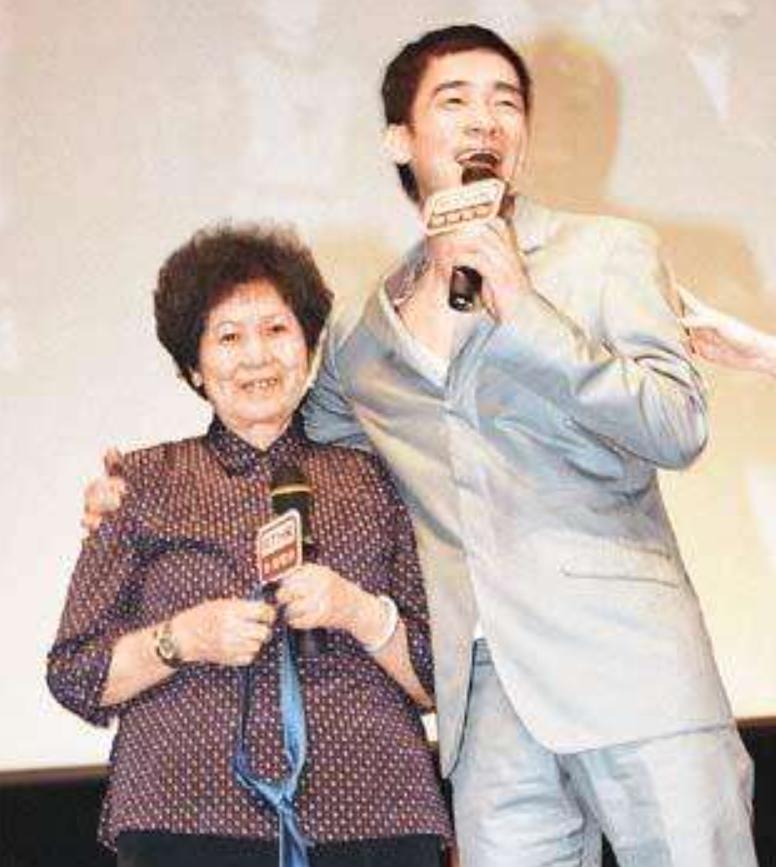 闄堝皬鏄ュ鐙椾粩鎬佸害鍓嶅悗瀵规瘮,闄堝皬鏄ュ鐙椾粩鍐茬獊