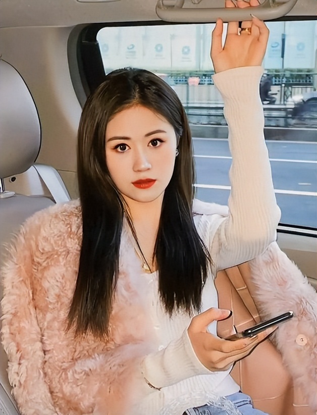 陈萌婚后挥霍无度,购买一整套宝格丽首饰,单条项链价值两万多