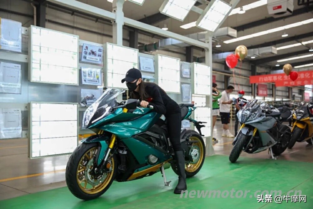 杰迪k750摩托车仿赛试驾,国内最大仿赛车型杰迪visionk750