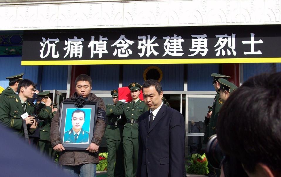 央视大楼烟花火灾,央视大楼特大火灾原视频