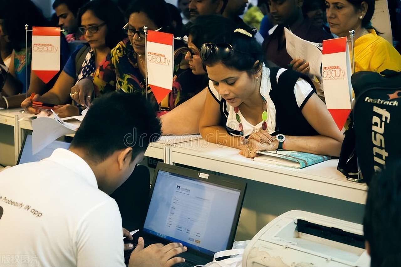 卖化妆品一年赚100w,化妆品只送不卖