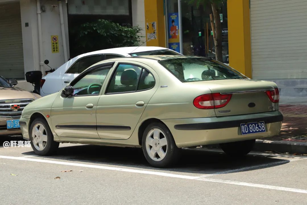 老款雷诺梅甘娜两厢,雷诺梅甘娜家庭版