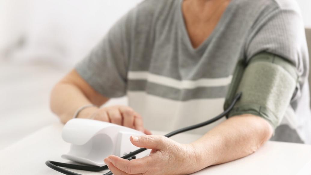 高血压为什么吃叶酸和维生素b族,维生素b2与高血压药可以同吃吗