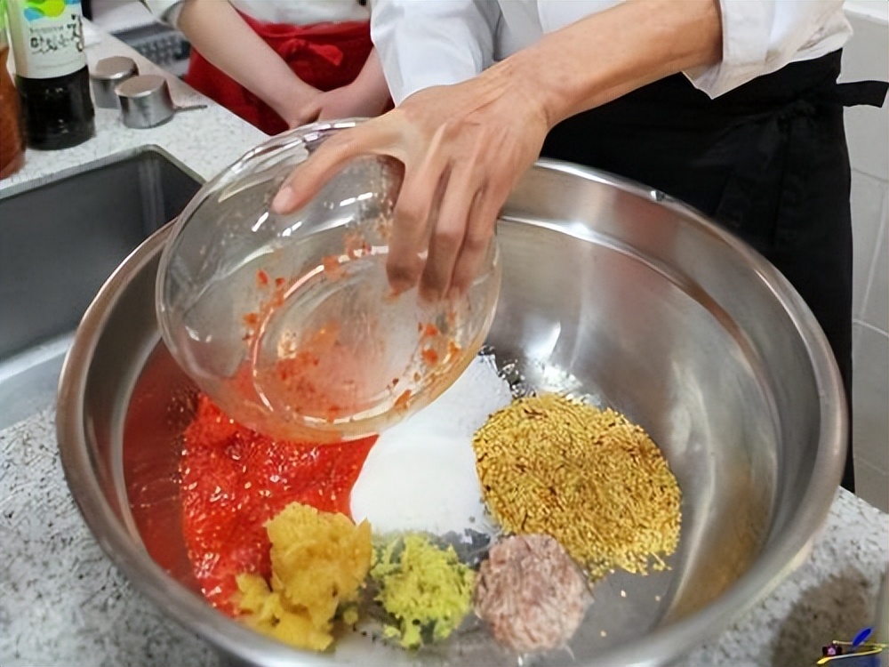 韩国每年从中国进口多少原材料,韩国出口中国主要商品