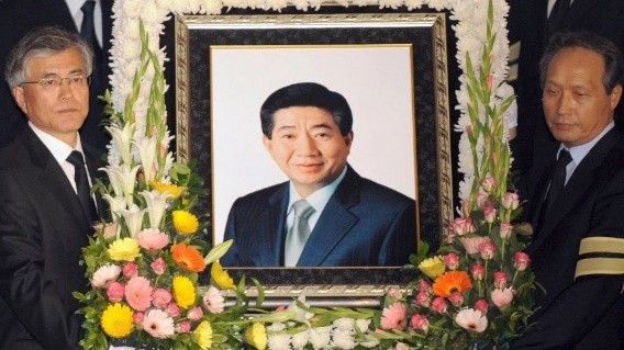 2009年，韩国前总统卢武铉跳崖身亡，女儿入狱，儿子在中国工作