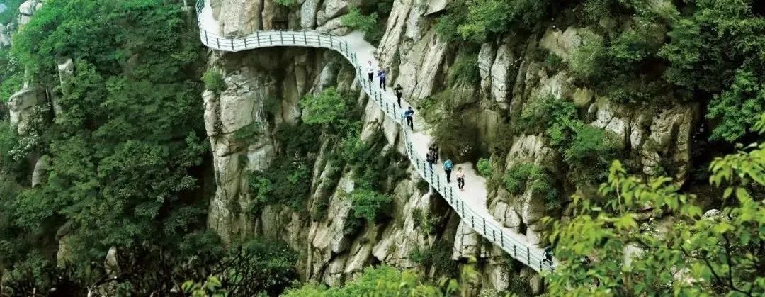 美！青山绿水间，留下一抹齐鲁红！