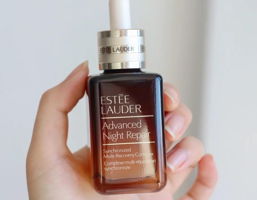 sk2精华好还是雅诗兰黛好,sk2霜和雅诗兰黛精华哪个好用