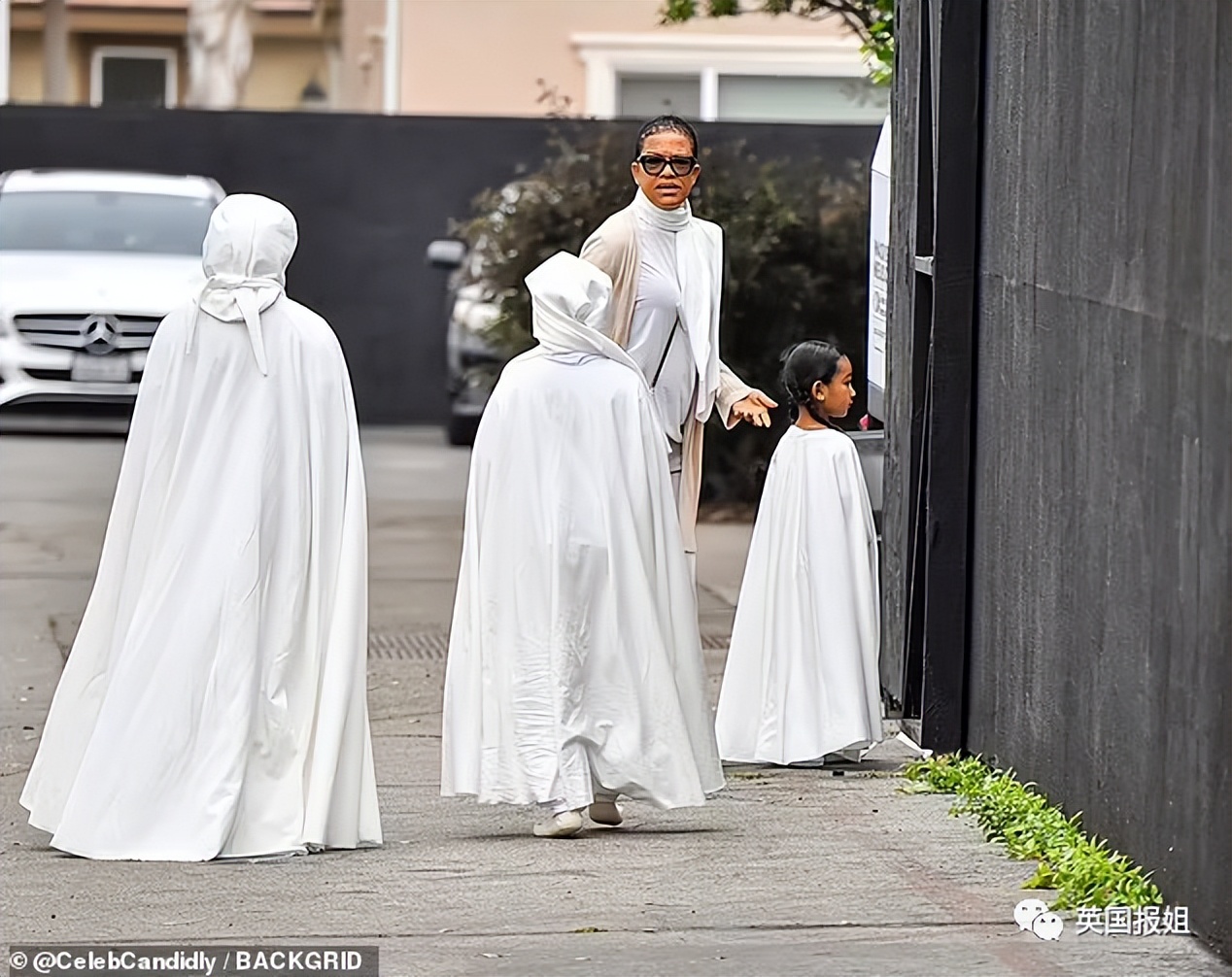 侃爷妻子bianca怪异穿搭,侃爷妻子黑色蚕蛹装