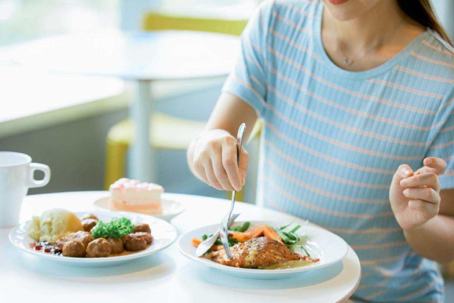 偷偷吃冰激凌的孕妇,怀孕两个月吃冰激凌有什么影响