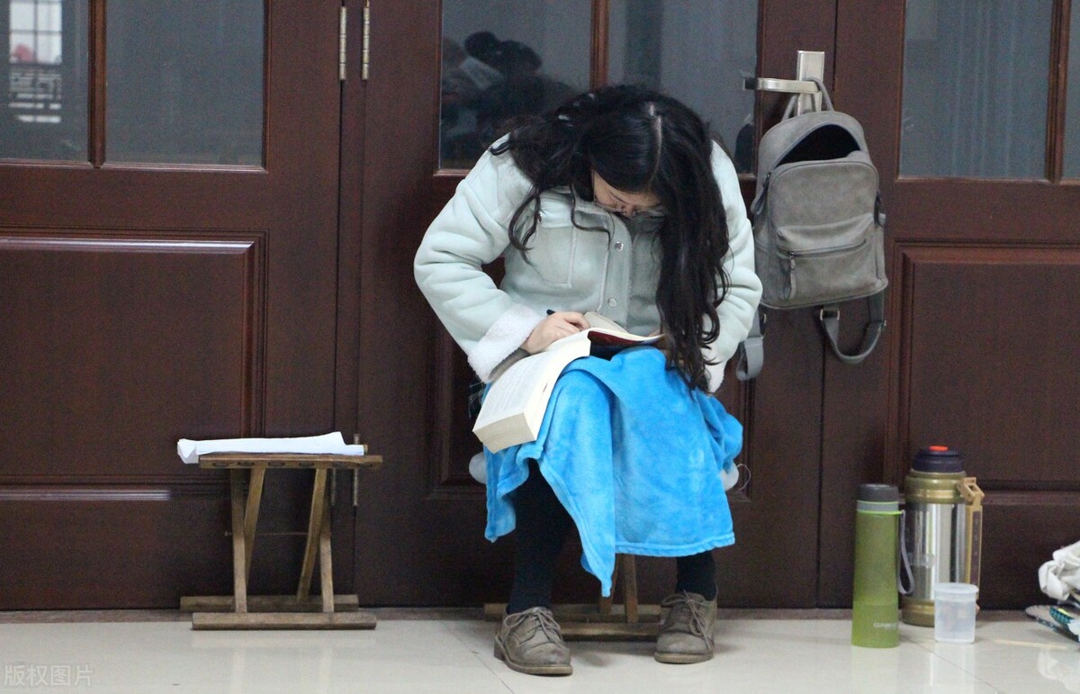 考研太难了,考研初试成绩出来后怎么发邮件