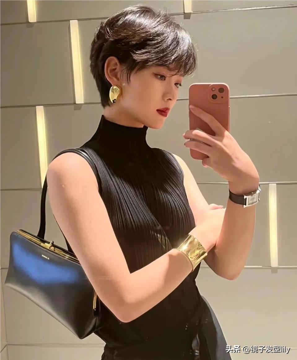 女士中短卷发发型图片大全,脸大脖子短中年女士适合什么发型