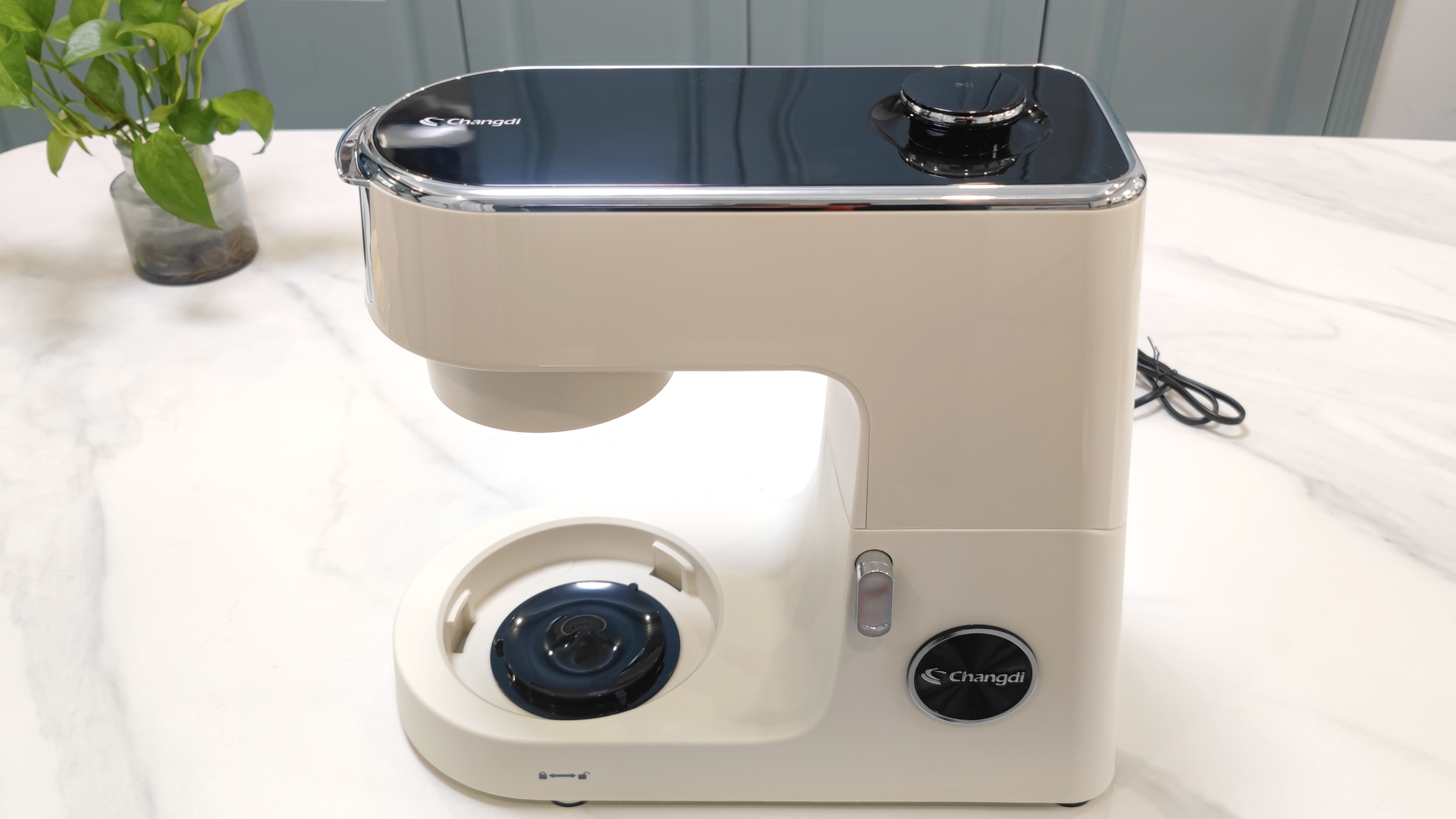 长帝企鹅顶顶和海氏m6哪个好,企鹅顶顶厨师机做蛋糕