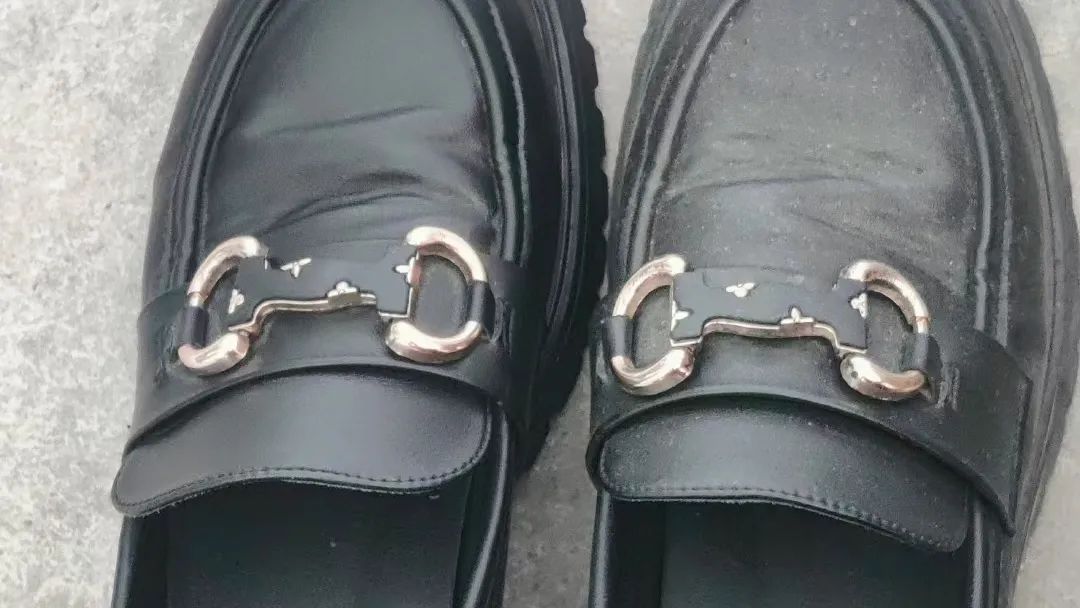 不管鞋多脏一擦就净,不用鞋油如何打理皮鞋不发黄