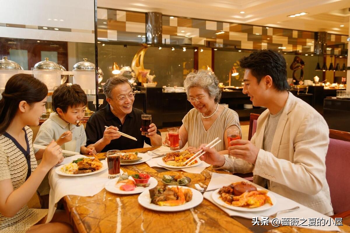 爸妈来我家小住,老公提醒我买东西别超过500块,爸妈走后我懂了