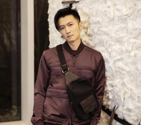 南京一孕妇产下四胞胎，政府赞助他们出国留学，如今老板是谢霆锋