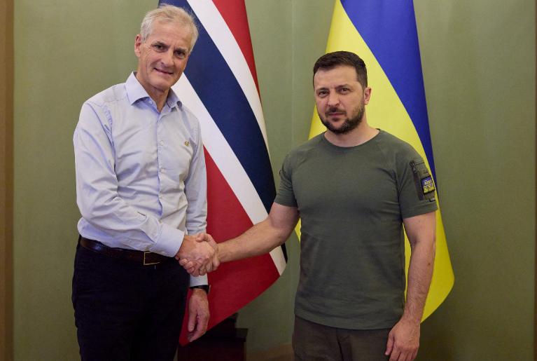 西摩·赫什再爆猛料，北欧“贵族”挪威，为什么跟美国狼狈为奸？