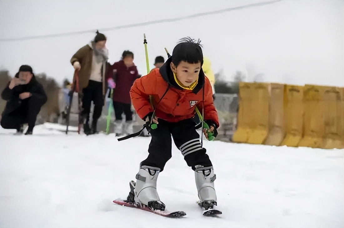 气温逐步降低冬季羽绒服迎来热销,寒冬来袭你准备好羽绒服了吗