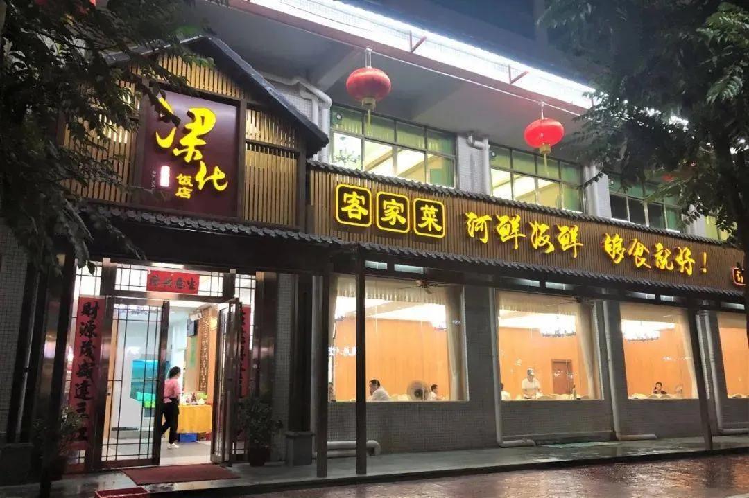 三十年的朋友大庆在童年时就是我们的楷模，原因不是因为他帅