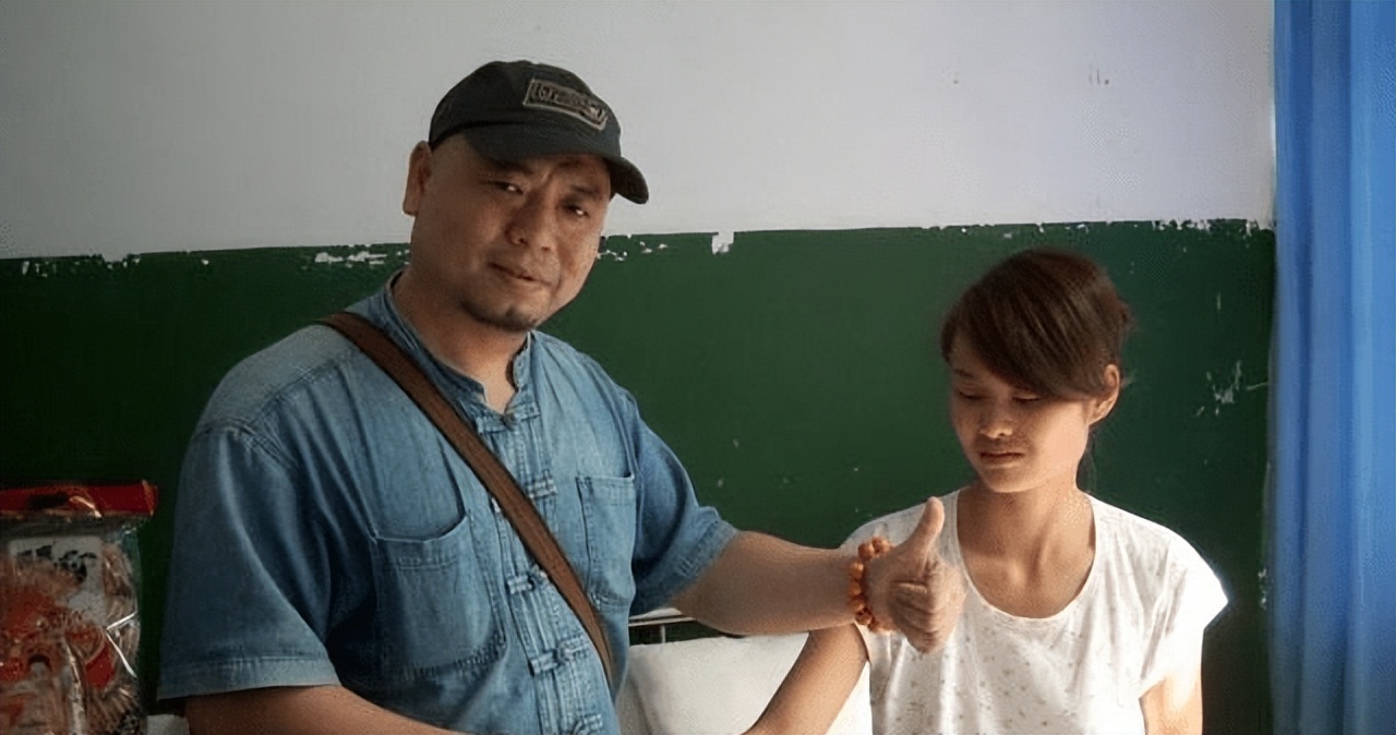 22岁娱乐城洗衣工不堪骚扰，4刀捅死招商办主任被判无罪，众人拍手称快