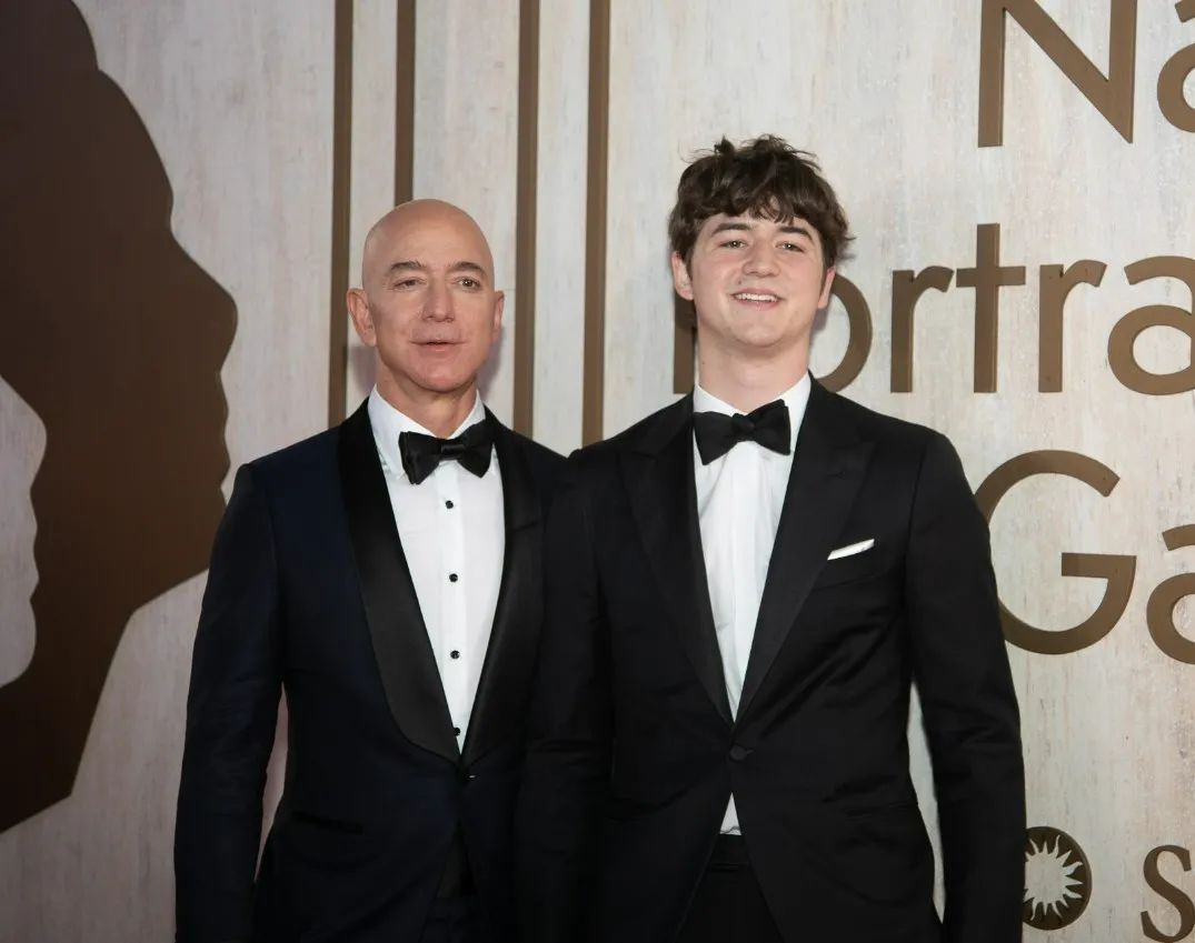 亚马逊创始人贝佐斯收养中国孤女,湖南女孩被世界首富抚养