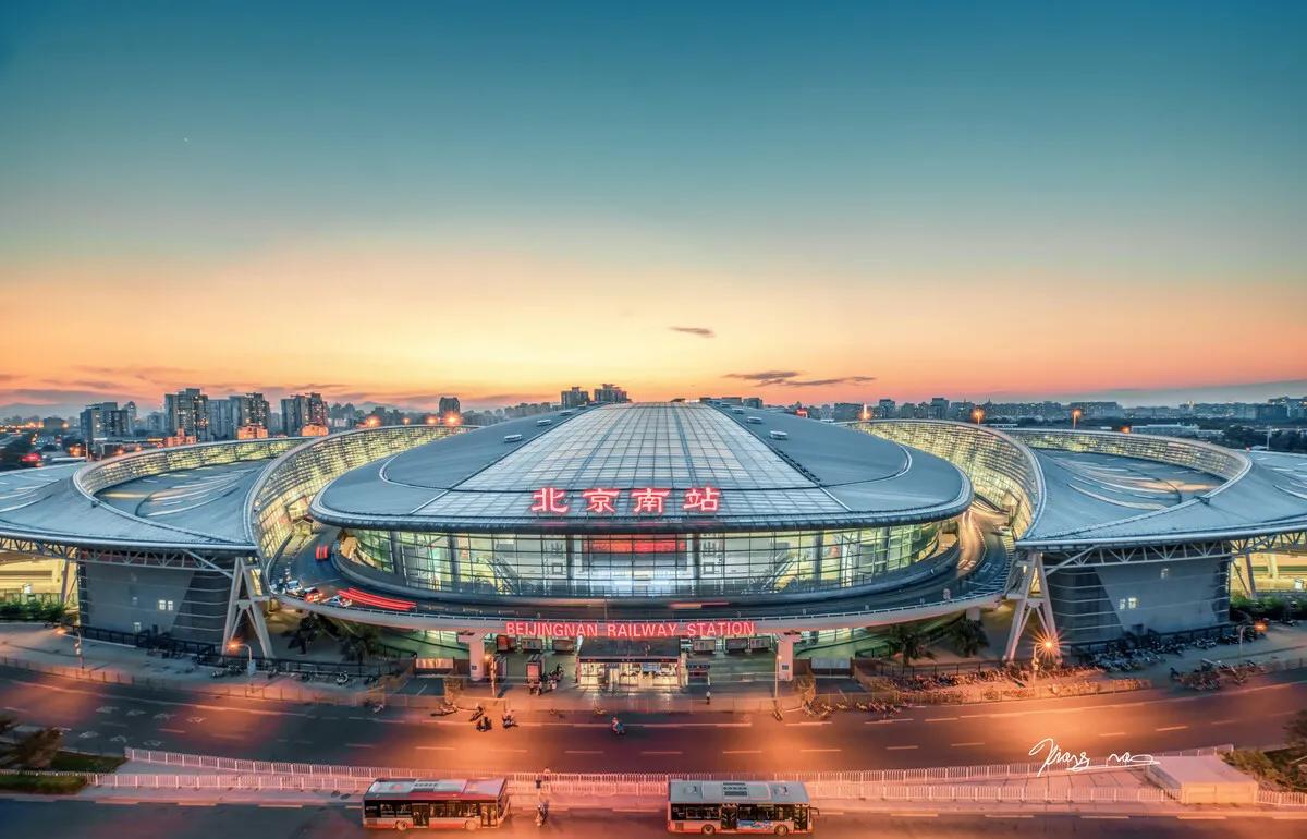 中国唯一一个有东南西北的火车站,中国大陆最南端的火车站