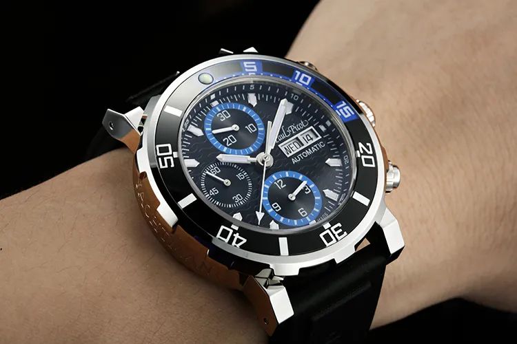 同价位选欧米茄还是百年灵,百年灵和欧米茄哪一个段位高