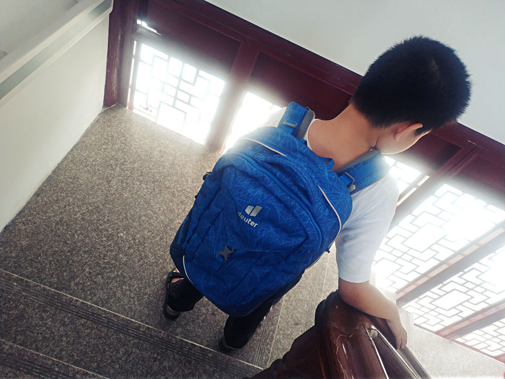 保护脊柱，健康成长：多特（Deuter）Ypsilon优习护脊中学生书包