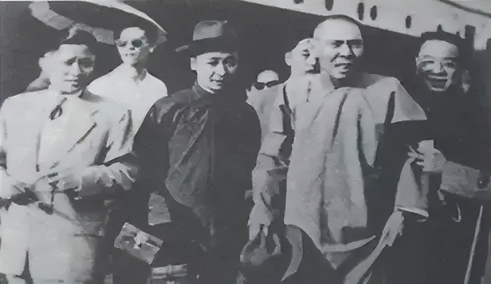 他曾是上海滩说一不二的黑帮大佬，却因为一次选择遗憾终身