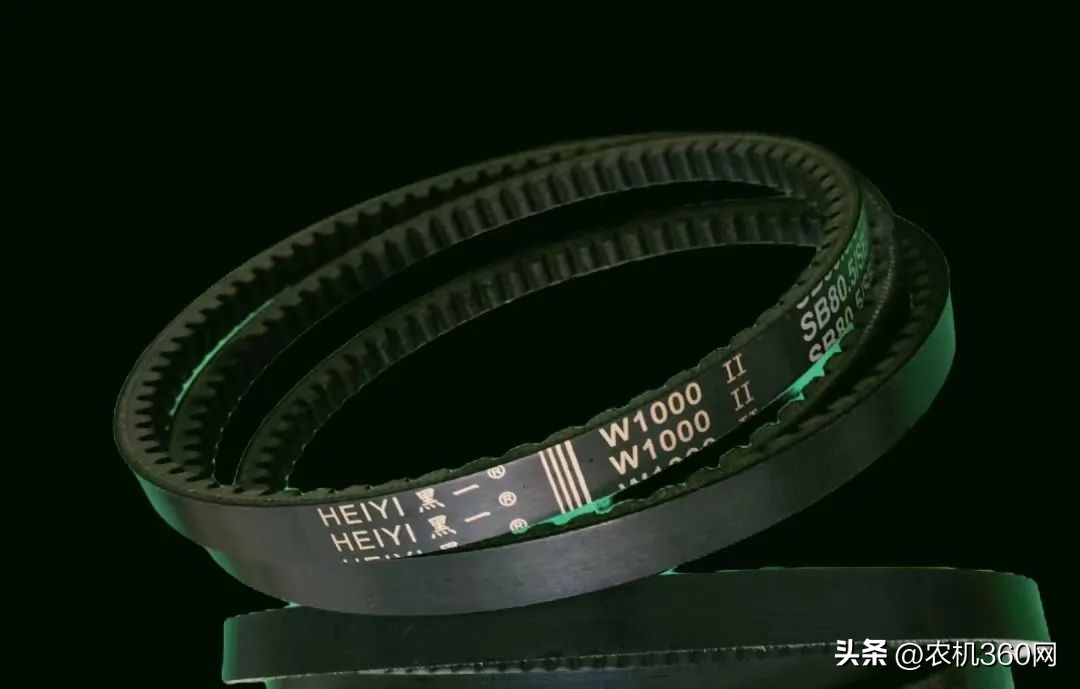 东方红收割机2023款实操,东方红2024款小众收割机