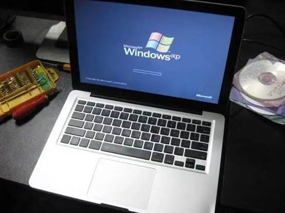 笔记本充电开着充还是合着充快,笔记本边充电边用cpu温度很高