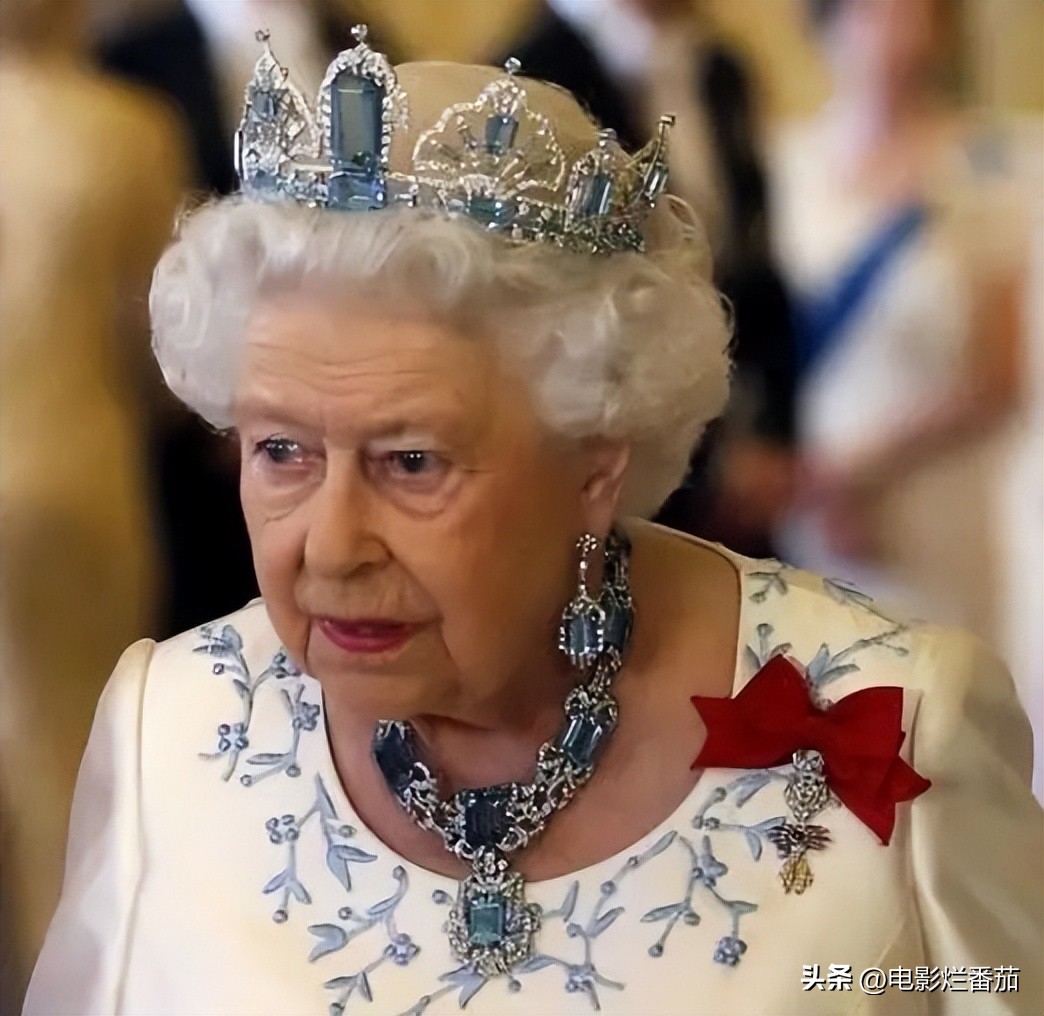 英国女王究竟有多少珠宝,英国女王有多少件珠宝