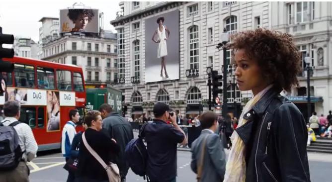 她4岁被*暴强**5岁遭割礼,12岁被卖给老头,成顶级超模后拯救无数女性