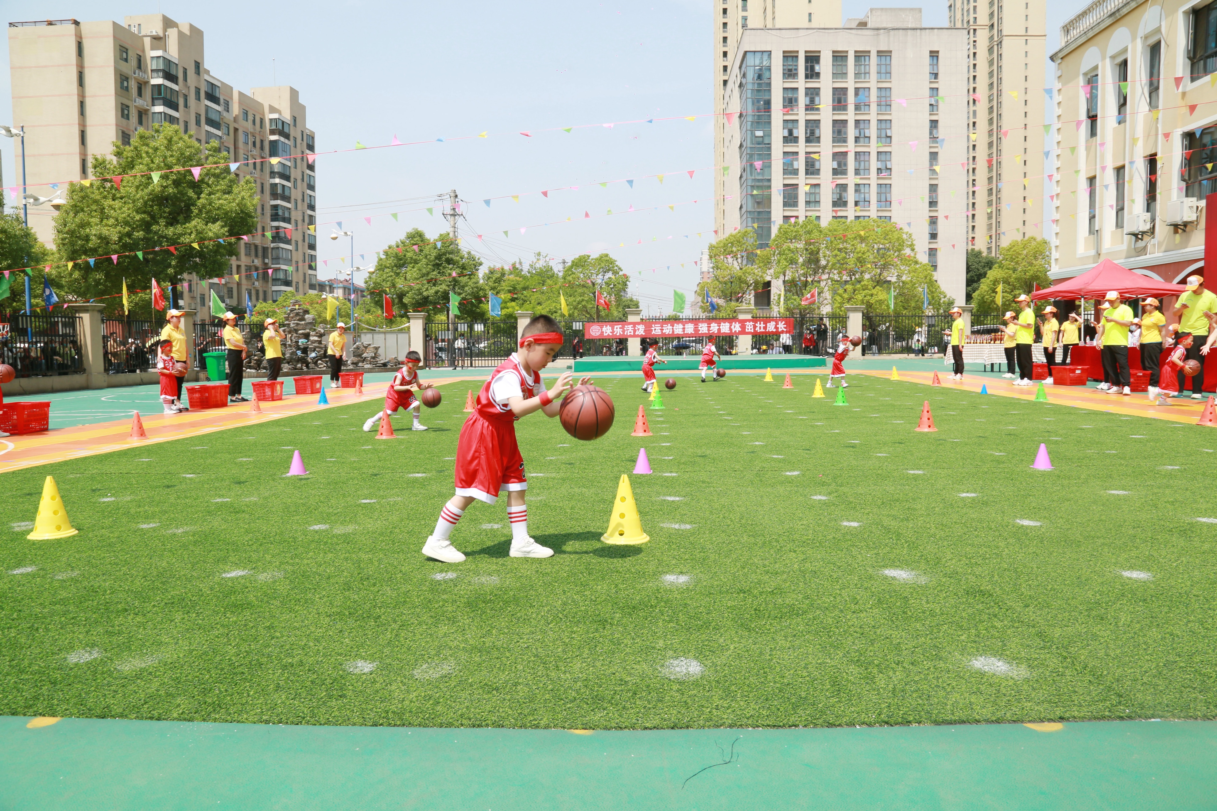 圣巴巴拉里面的篮球比赛,强健体魄小班运动会