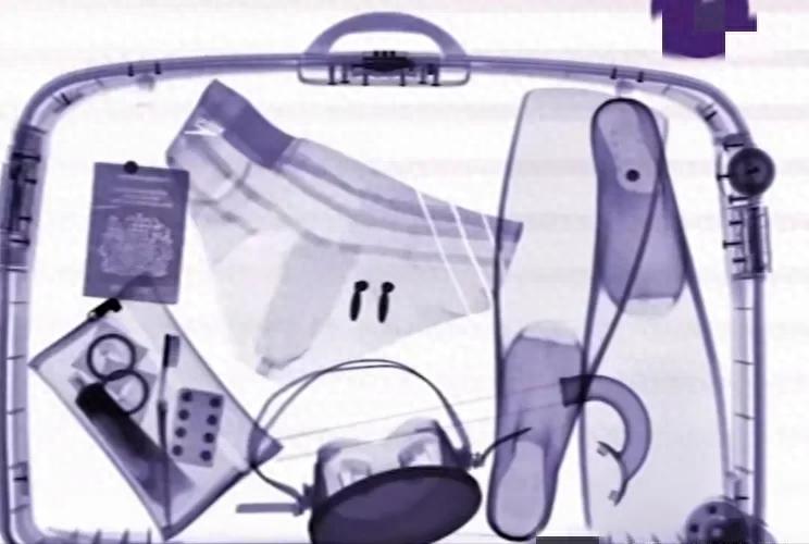 安检过程中遇到的尴尬,网友过安检时发生的事情