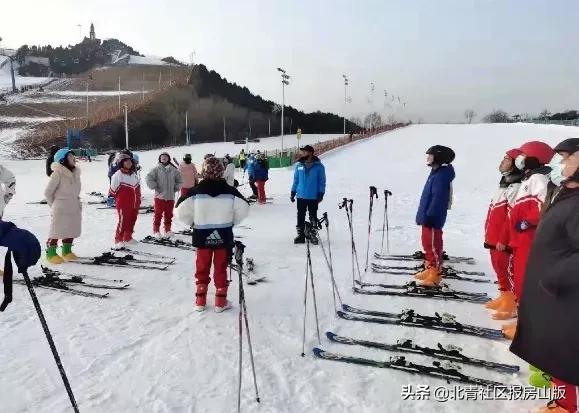 冰雪运动走进津门中小学,冰雪运动进课堂乐享健康迎冬奥