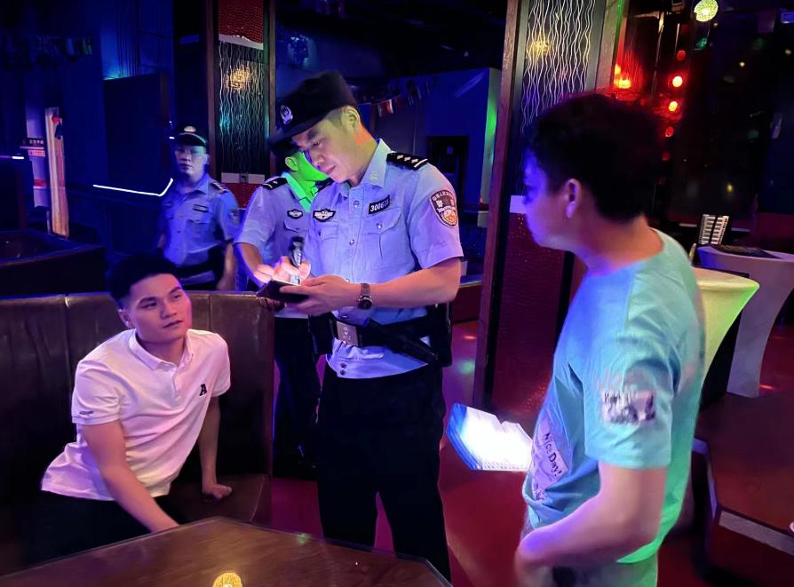 警方开展夏夜治安巡查宣防行动,再加码夏夜治安巡查宣防