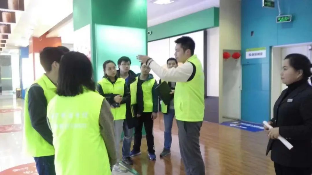 主题教育劳模先进在行动乘风破浪的电信人（第二期）