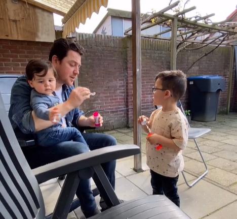 中国男子远赴荷兰，娶荷兰媳妇，生1娃，感叹：还是中国婆婆好！