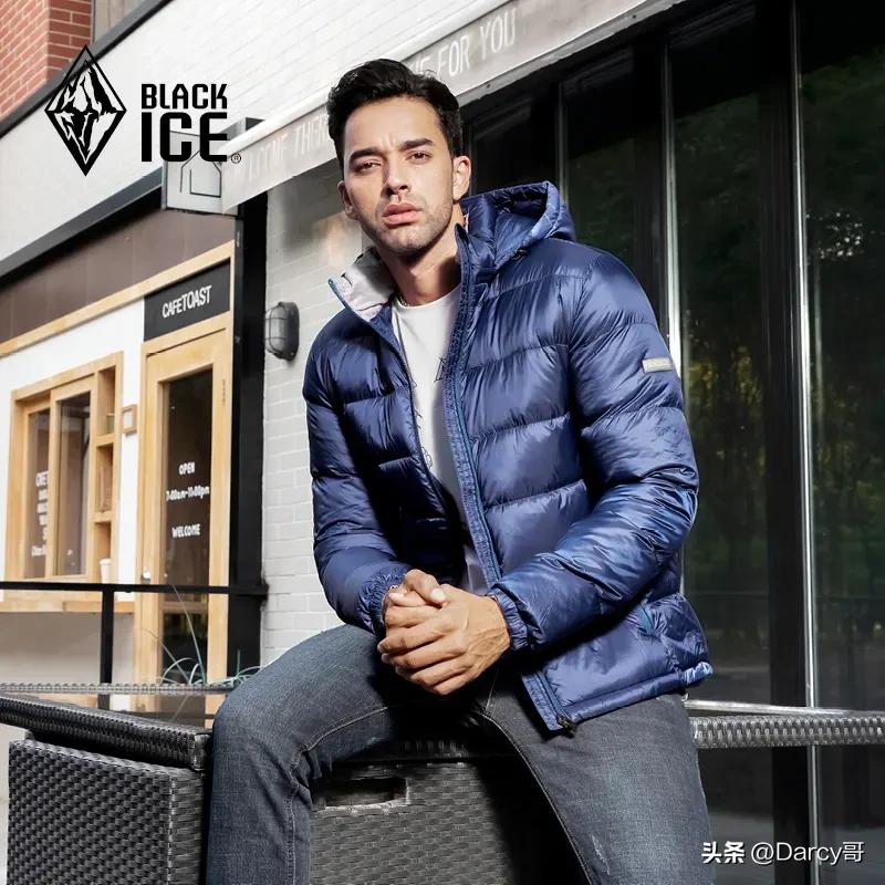 羽绒服羽绒选用，很多国际大牌选用鸭绒，低配价高不如国产