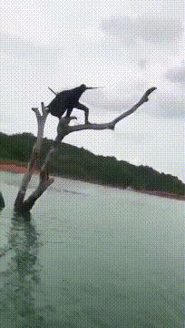 女孩去纹身结果喜欢上了纹身师,陪老婆去纹身