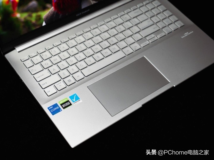 华硕无畏pro15锐龙版屏幕测评,华硕无畏pro15锐龙版屏幕60hz