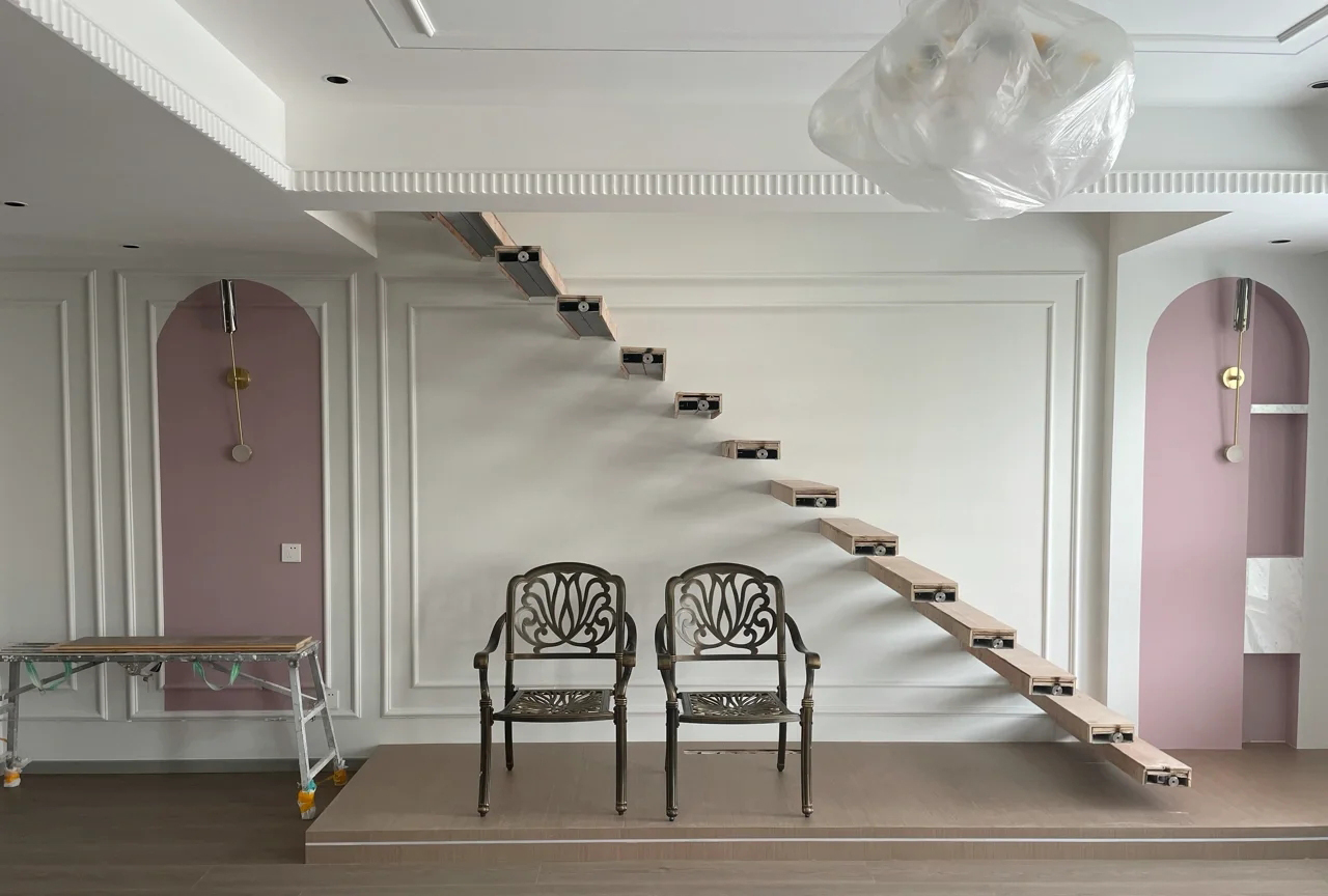 要想门套板不变形用什么背板好,房顶石膏线开裂要脱落怎么办