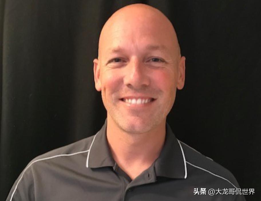 美国男老师不当交往女学生，多次车上发生不当关系，监控证实