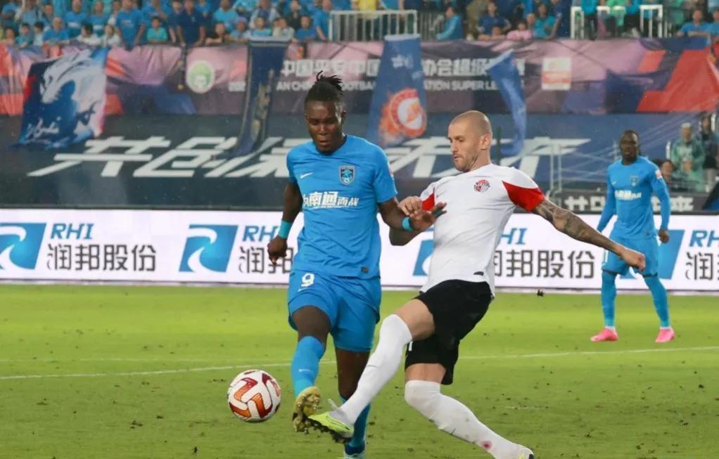 黄政宇泰山进球,黄政宇中超最佳球员