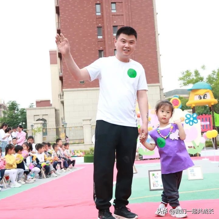 六一环保时装秀视频,幼儿园六一儿童节环保时装秀