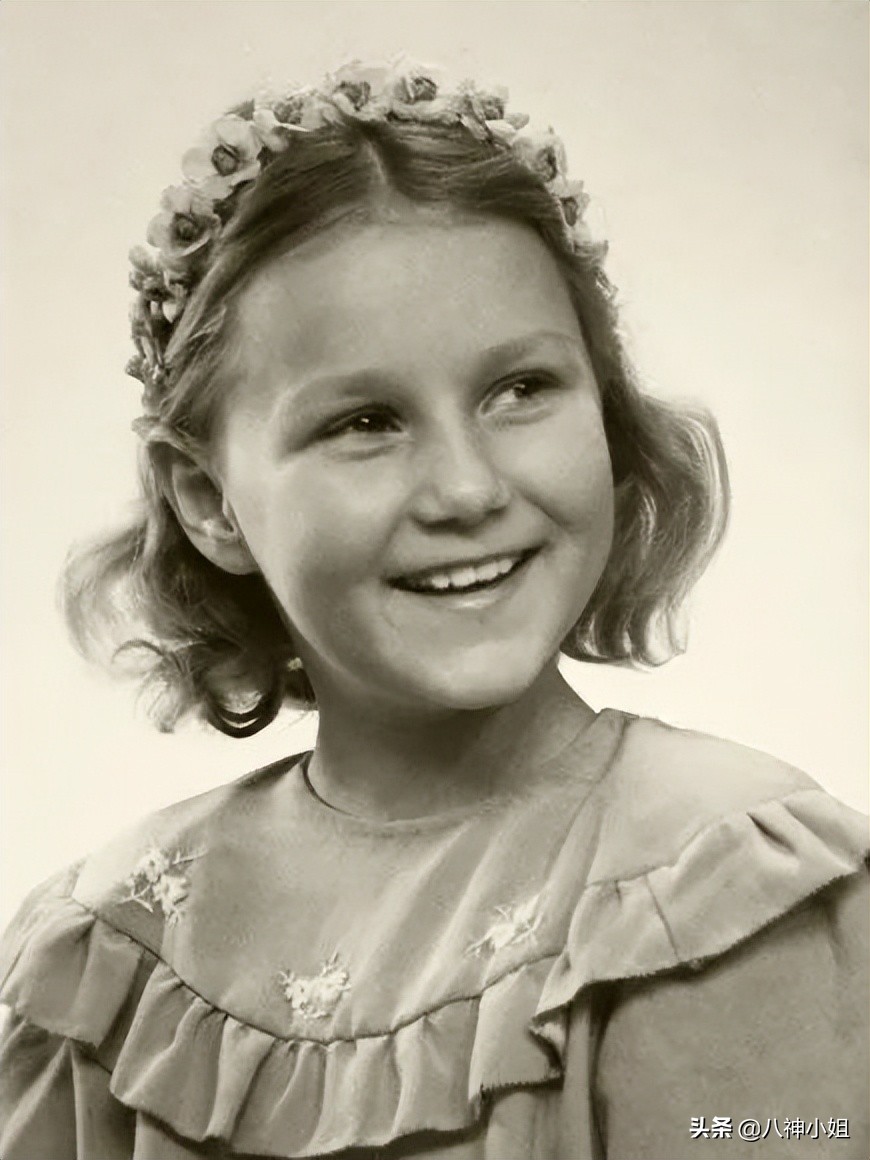 85岁平民王后替夫出席公务，大牌不断，婚姻竟然是欧洲最美满的？