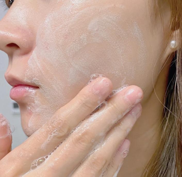 很多天不洗脸也不油属于什么肤质,一晚不洗脸第二天出油是什么肤质