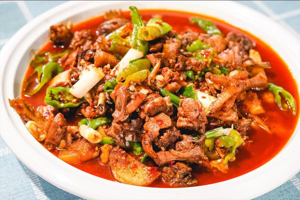 炒鸡时先不放油的做法,炒鸡焯水不焯水